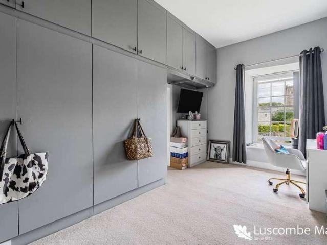6 bed house for sale