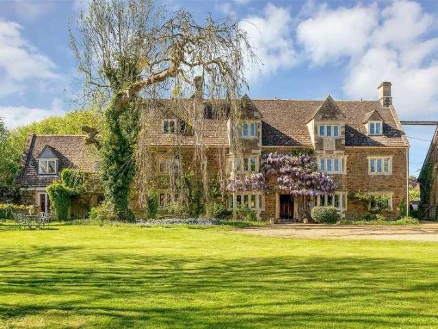 7 bed house for sale