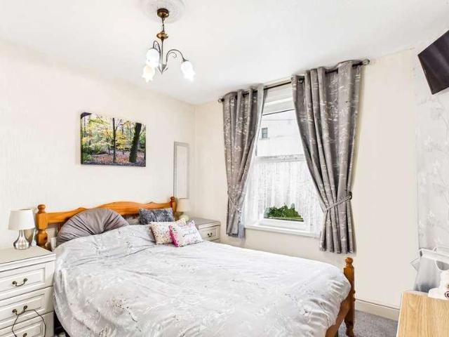 7 bed house for sale