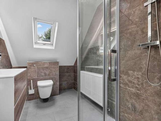7 bed house for sale