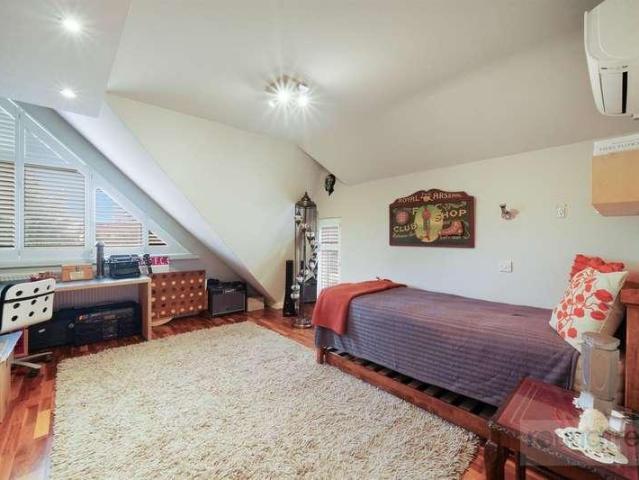 7 bed house for sale