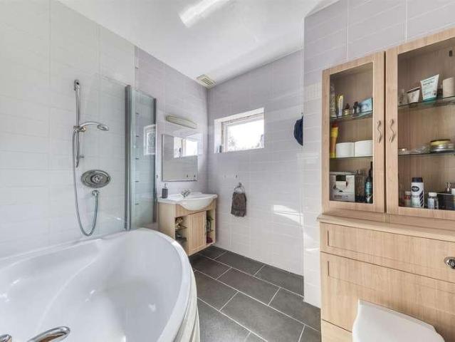 7 bed house for sale