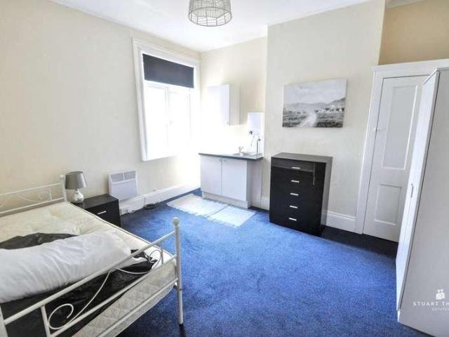 7 bed house for sale
