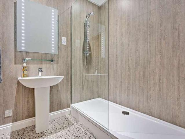 7 bed house for sale