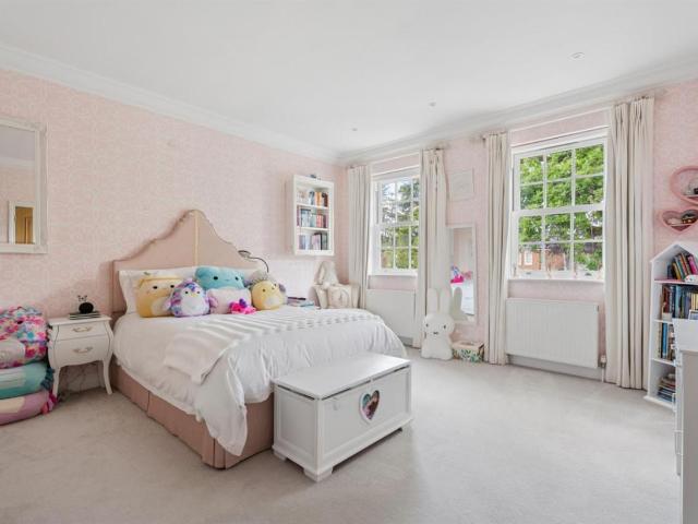 7 bed house for sale