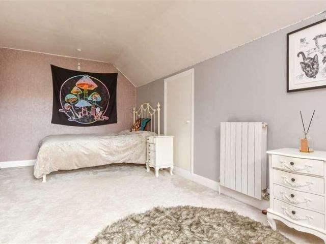 7 bed house for sale