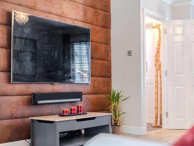 7 bed house for sale
