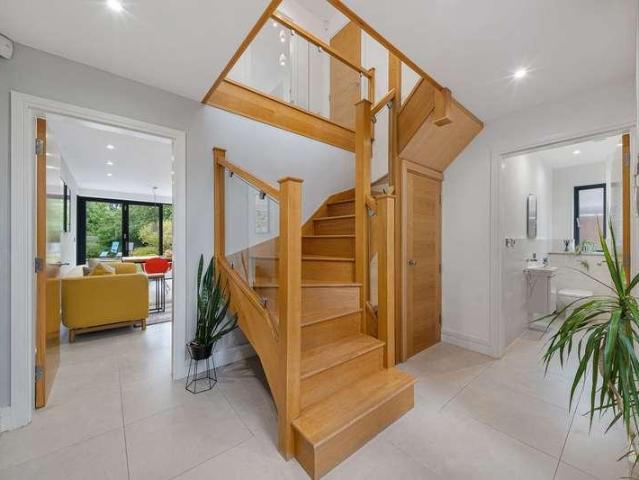 7 bed house for sale