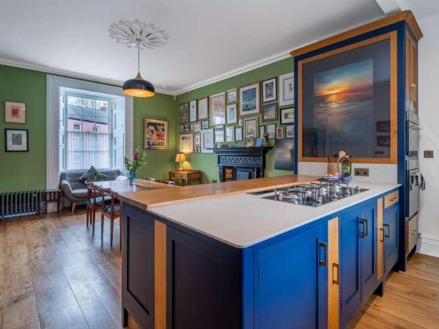 7 bed house for sale