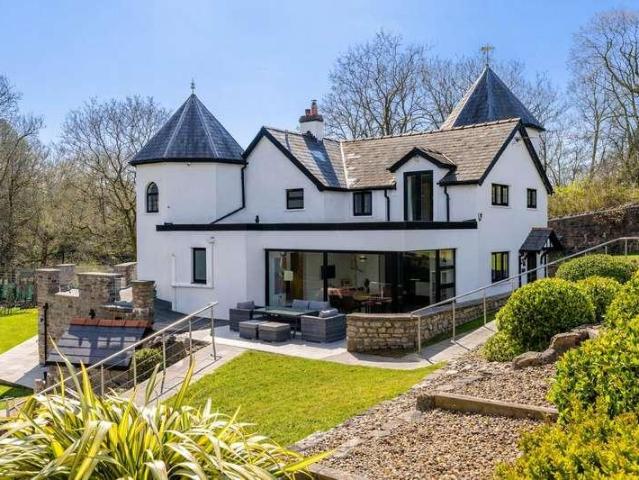 7 bed house for sale