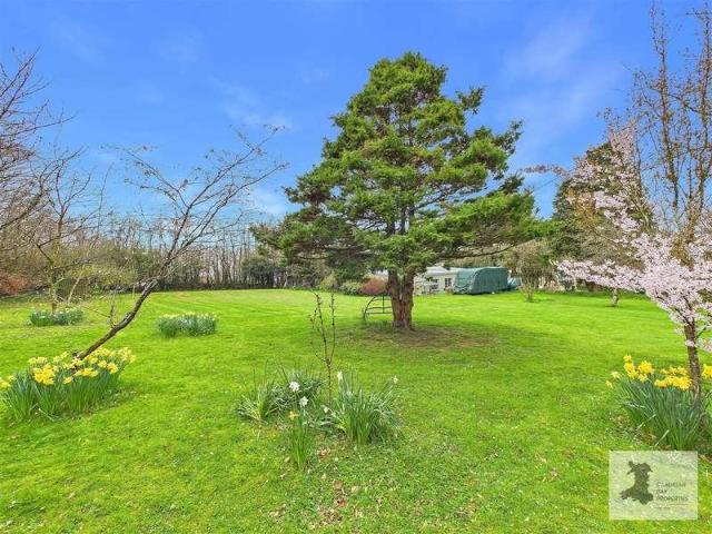 7 bed house for sale