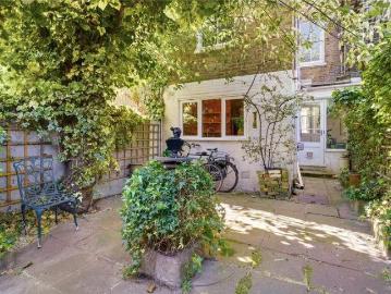 7 bed house for sale