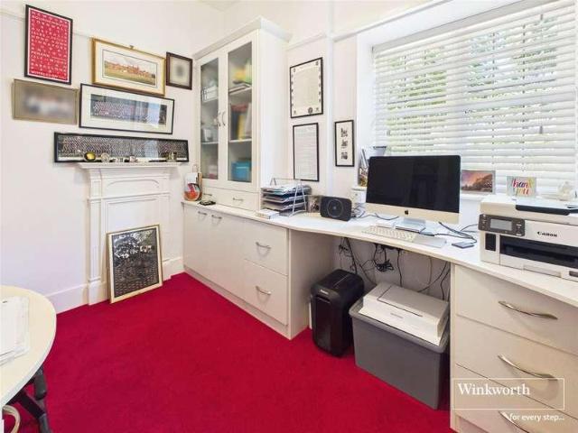 7 bed house for sale
