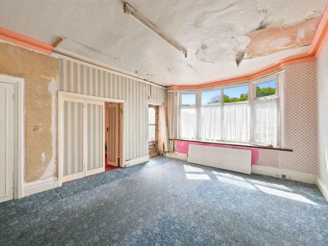 7 bed house for sale