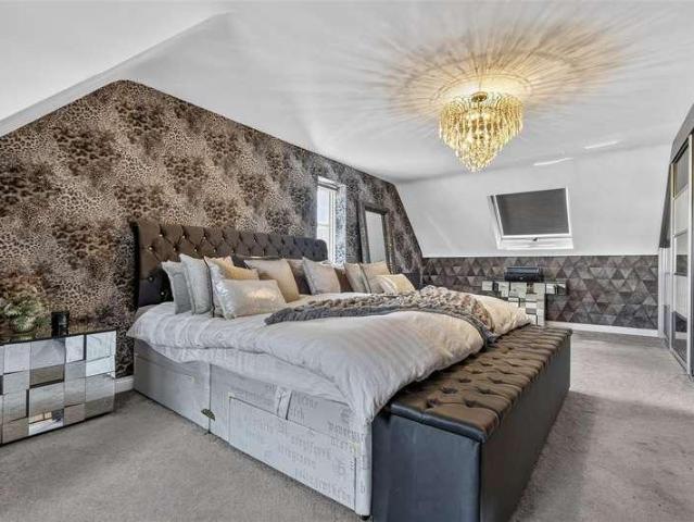 7 bed house for sale