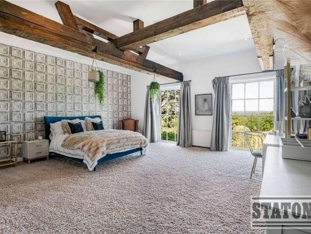 7 bed house for sale