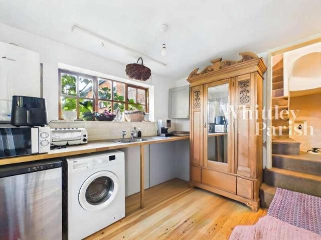 7 bed house for sale