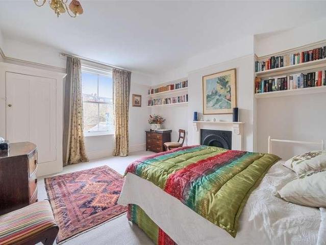 7 bed house for sale