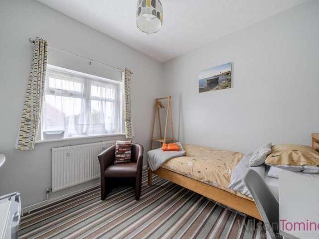 7 bed house for sale