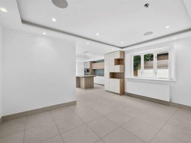 7 bed house for sale