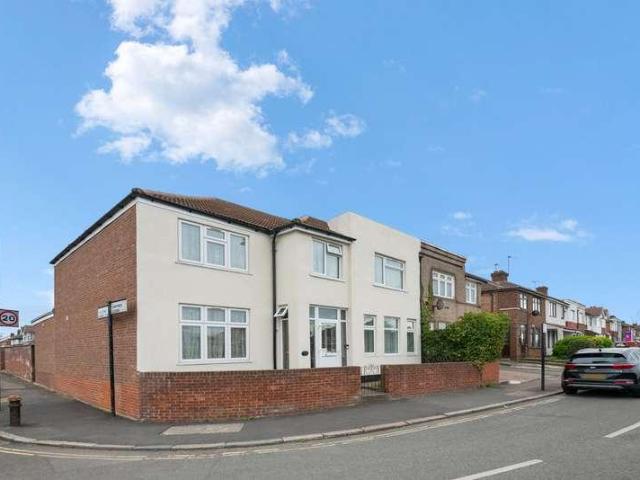 7 bed house for sale