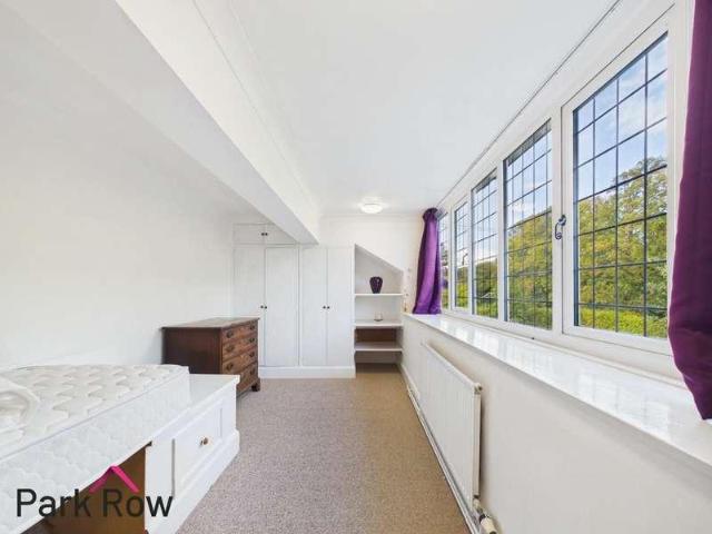 7 bed house for sale