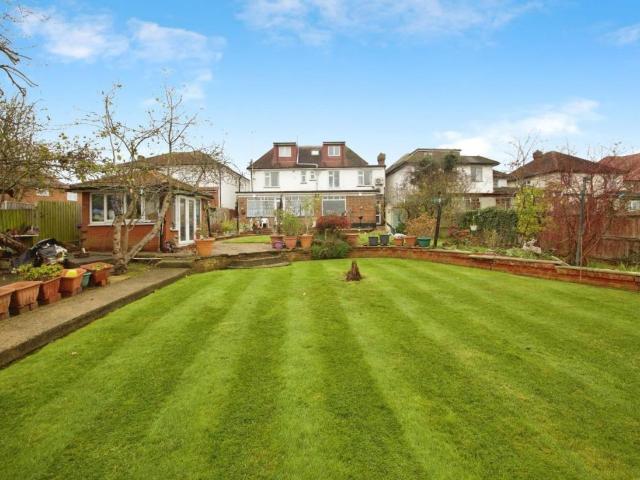 7 bed house for sale