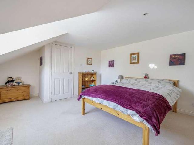 7 bed house for sale