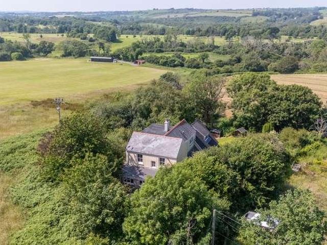 7 bed house for sale