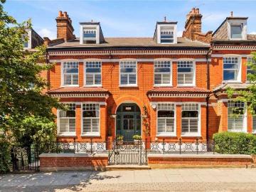 7 bed house for sale