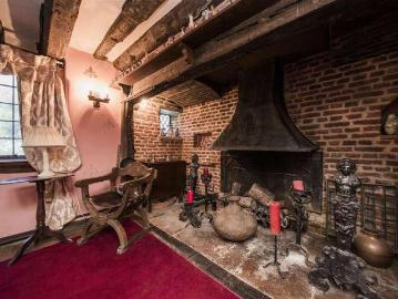 7 bed house for sale