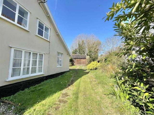 5 bed house for sale