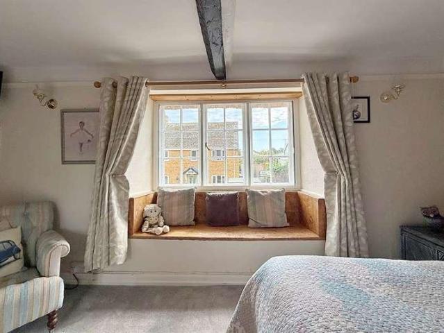7 bed house for sale
