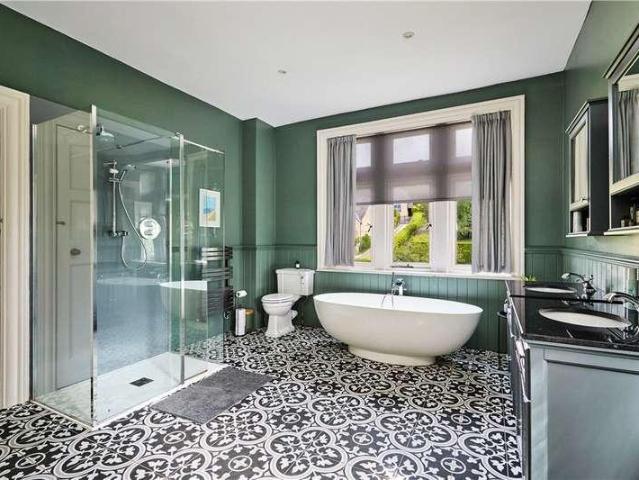7 bed house for sale