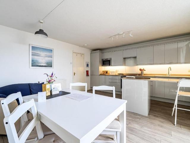 7 bed house for sale