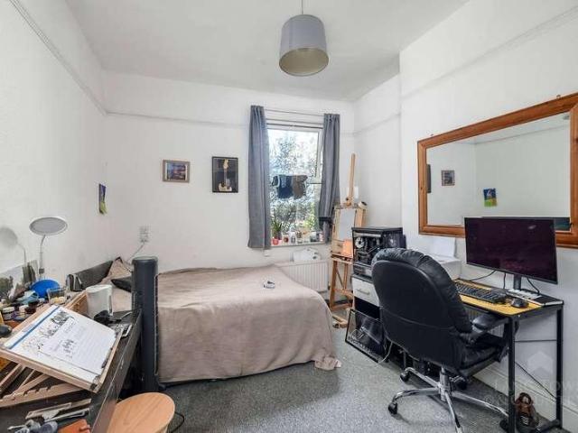 7 bed house for sale