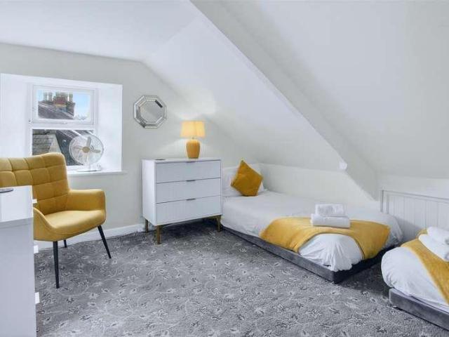 7 bed house for sale
