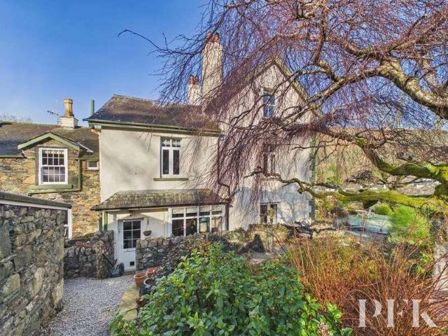 7 bed house for sale