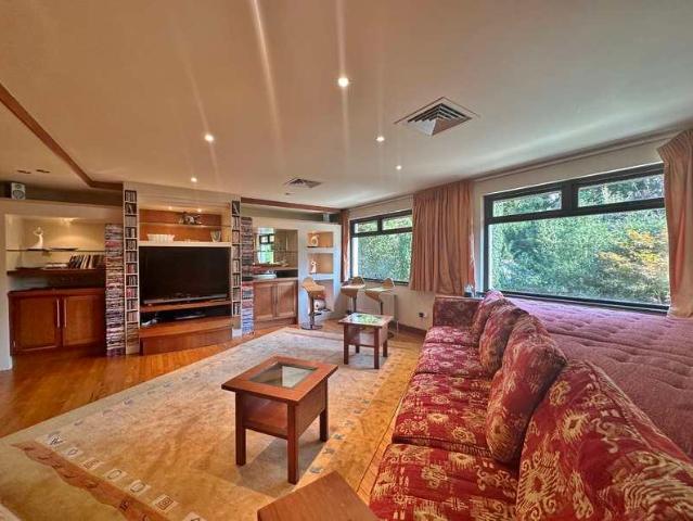 7 bed house for sale