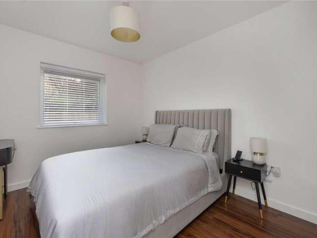 7 bed house for sale