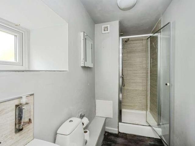 7 bed house for sale