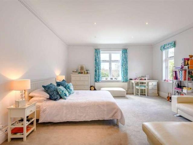 7 bed house for sale