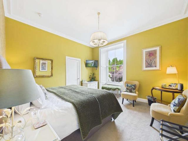 7 bed house for sale