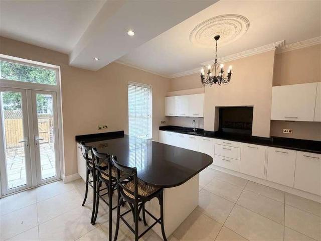 7 bed house for sale