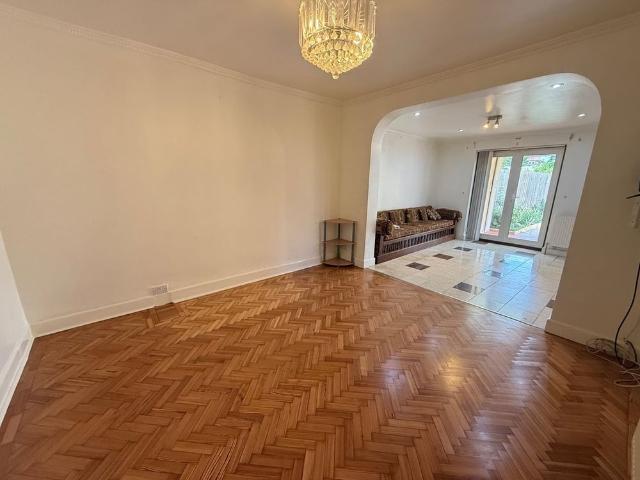 7 Bed Semi Detached House, Blossom Waye, TW5