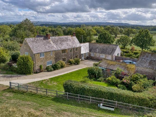 7 bedroom country house for sale