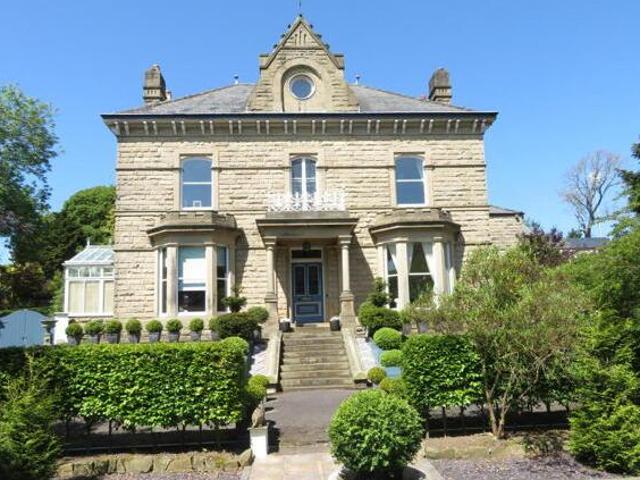 7 Bedroom Country House For Sale In Chapel En Le Frith, Derbyshire