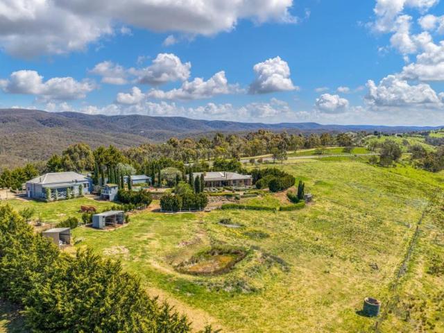 7 Bedroom House Coimadai VIC 102773044