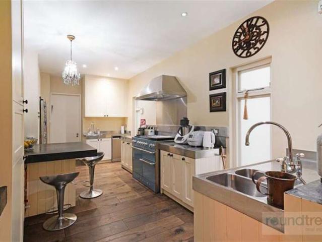 7 Bedroom Detached House