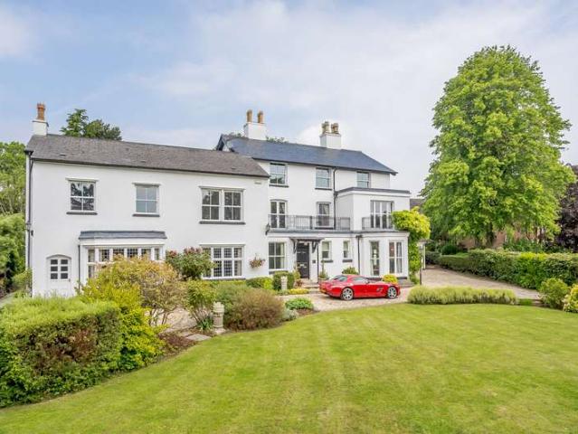 7 Bedroom Detached House